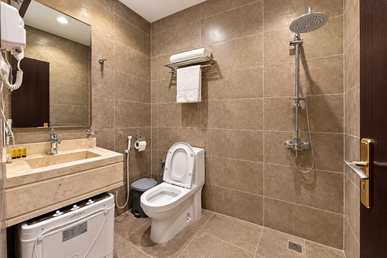 Bathroom 2, VERAF Serviced Apartments