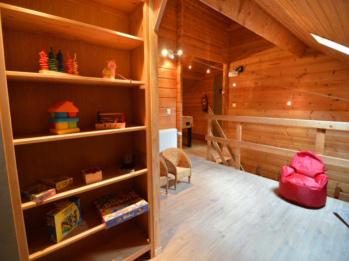 Others 5, Chalet in Ardennes with Sauna & Garden, Liège