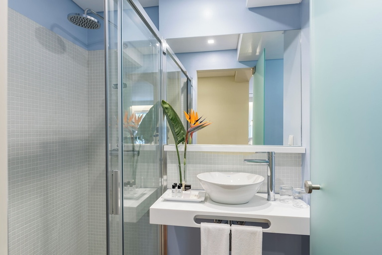 Bathroom 5, Pestana Churchill Bay, Câmara de Lobos