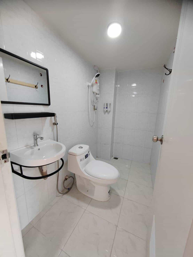Bathroom, Erawan Place, Mae Sot