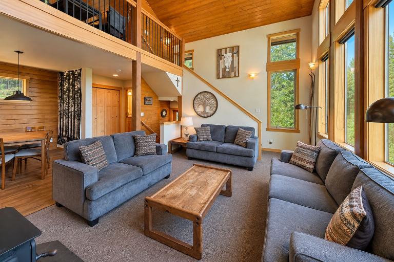 Living area 2, Montaska Cabin 2 Bedroom Cabin, Chelan