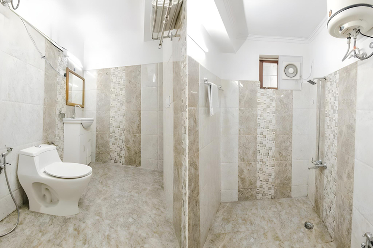 Bathroom, Hotel SN Residency by LABH EMPIRE, Dehradun