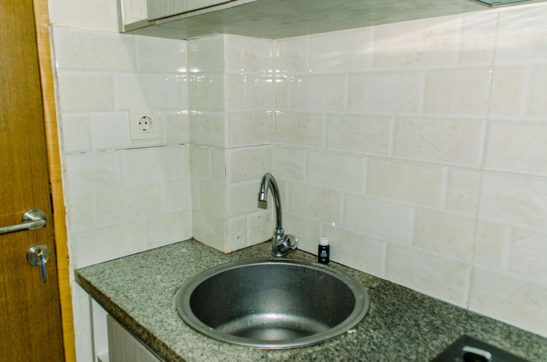 4, Homey And Warm Studio Room At Tifolia Apartment, East Jakarta