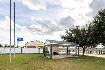 Others 4, Three Rivers Executive Inn & Suites By OYO, Live Oak