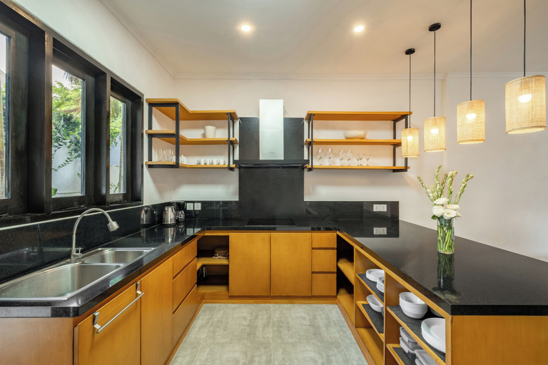 Private kitchen 4, Cozy 4BR Villa Shalom Near Canggu Beach, Badung