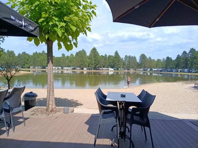 Facilities 4, Mobile Home with Shared Pool for 6 Guests, Limburg