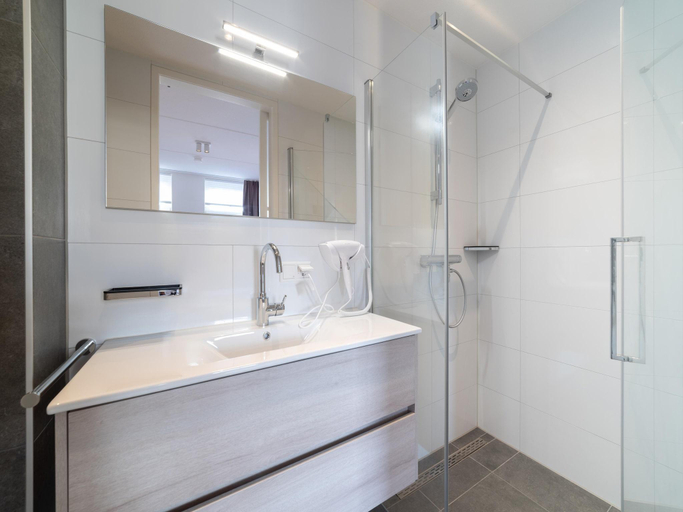 Bathroom 5, Aesthetic Family Villa in Colijnsplaat, Noord-Beveland