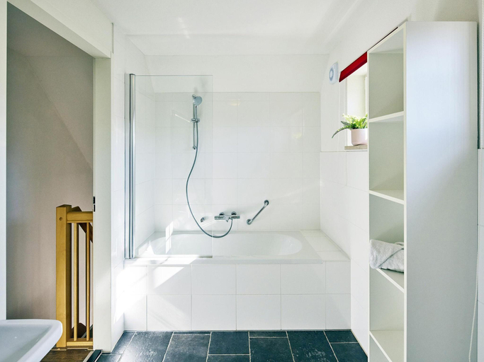 Bathroom 3, Farmhouse in Limburg near Maasplassen, Roggel en Neer
