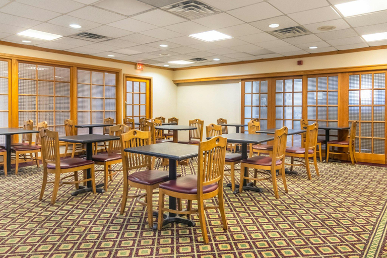 Food & Drinks 5, Red Roof Inn Ashtabula - Austinburg, Ashtabula