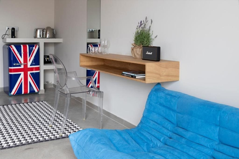 Living area, Citylinkers Suites, Attica