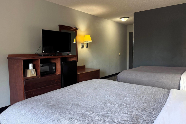 Bedroom 3, Baymont by Wyndham Memphis I-40, Shelby