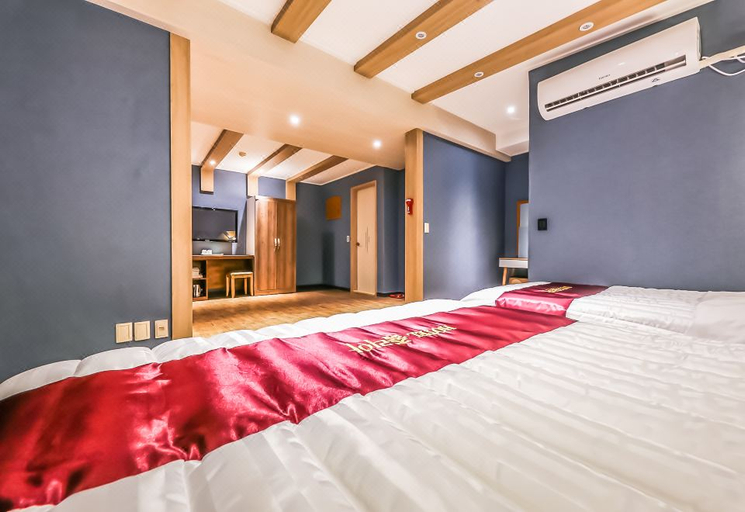 Bedroom 2, Julia Hongsung, Hongseong