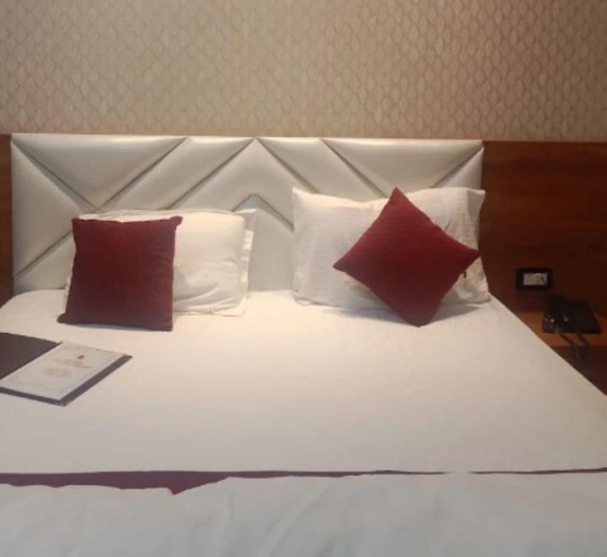 Room 5, Hotel Ram Lakhan Paradise, Sultanpur