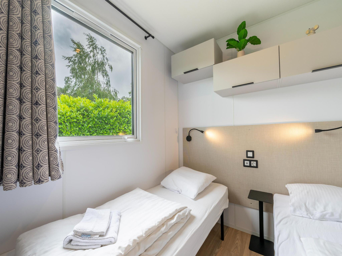 Bedroom 3, Cozy Caravan Escape for 6, Oost-Vlaanderen