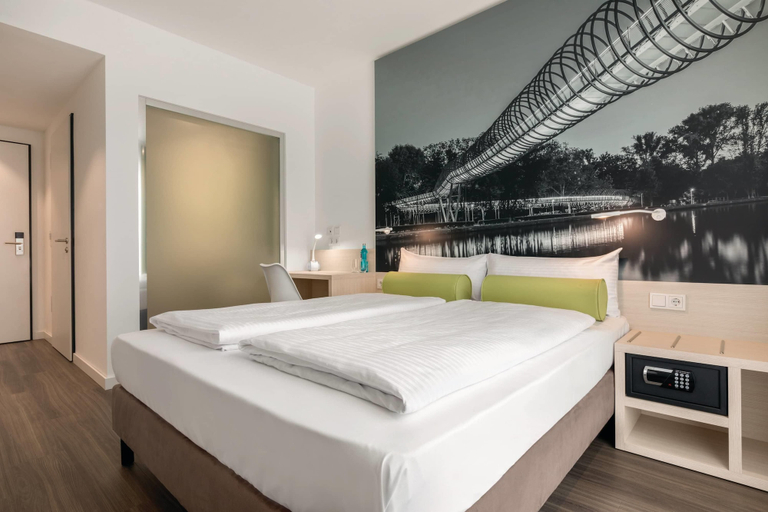 Bedroom 5, Super 8 by Wyndham Oberhausen am Centro, Oberhausen