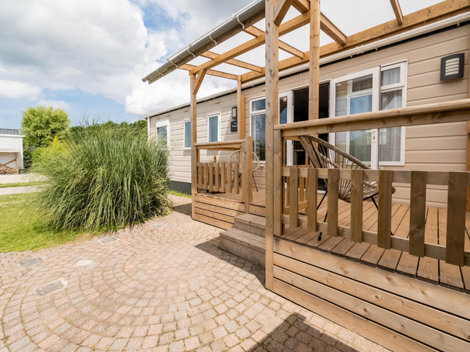 Exterior view 4, Luxury chalet with garden in quiet location in Renesse, Schouwen-Duiveland