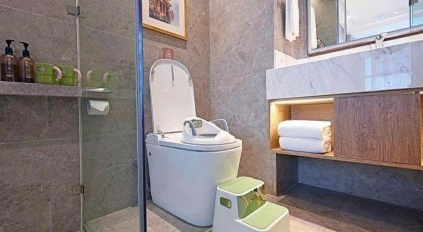 Bathroom 4, Vienna Hotel Guangxi Yangshuo Impression, Guilin