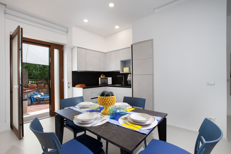 In-room dining 5, Estate4home - Blue Margar, Napoli