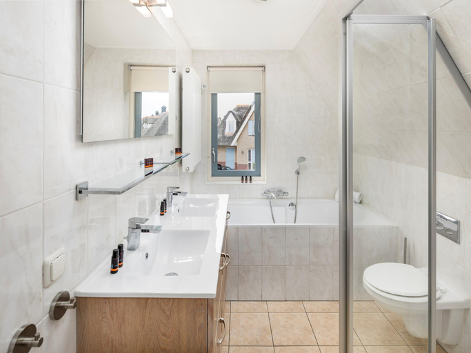 Bathroom 3, Villa near Dutch Beach with Garden Terrace, Den Helder