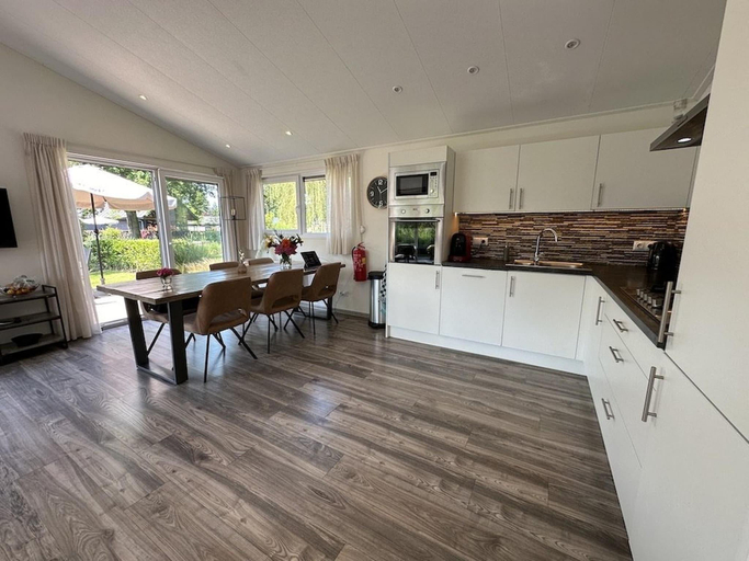 Kitchen 2, Chalet in Biddinghuizen, pool facilities, Dronten