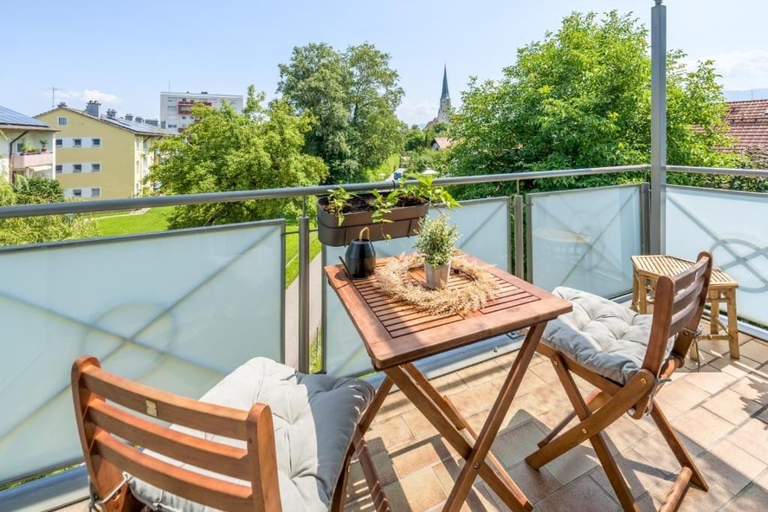 Outdoor dining, EG M City Wohnung 15min bis Salzburg, Berchtesgadener Land