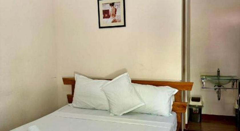 Bedroom, Calinisan Resort Hotel Inc., Laurel