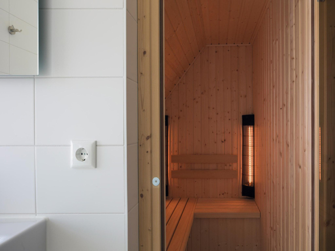 Others 5, Villa near Nieuwvliet Beach with Sauna, Sluis