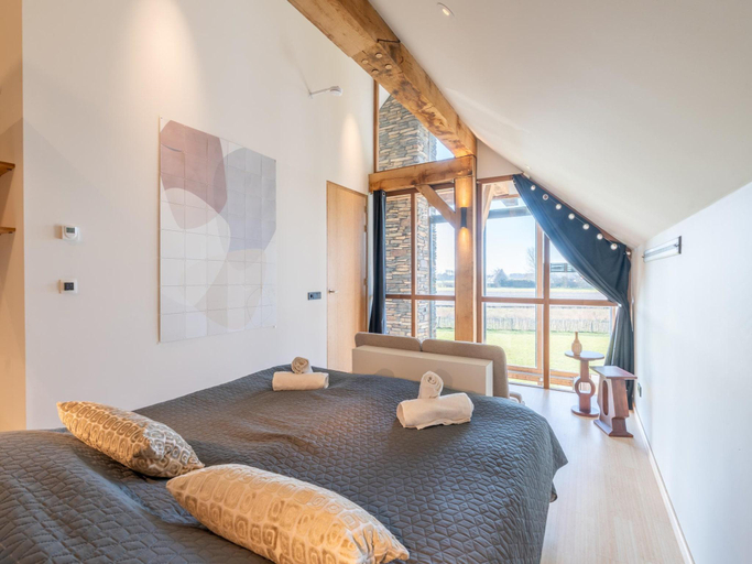 Bedroom 4, Modern 6-Person Villa with Private Hot Tub – Near Beach & Nature, Texel