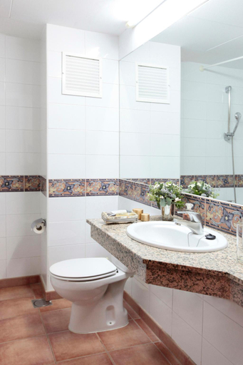 Bathroom 3, Hotel Roses Platja, Girona