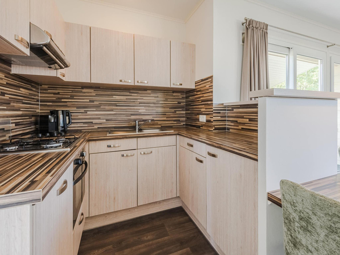 Kitchen 4, Cozy Chalet with Sloop in Giethoorn, Steenwijkerland