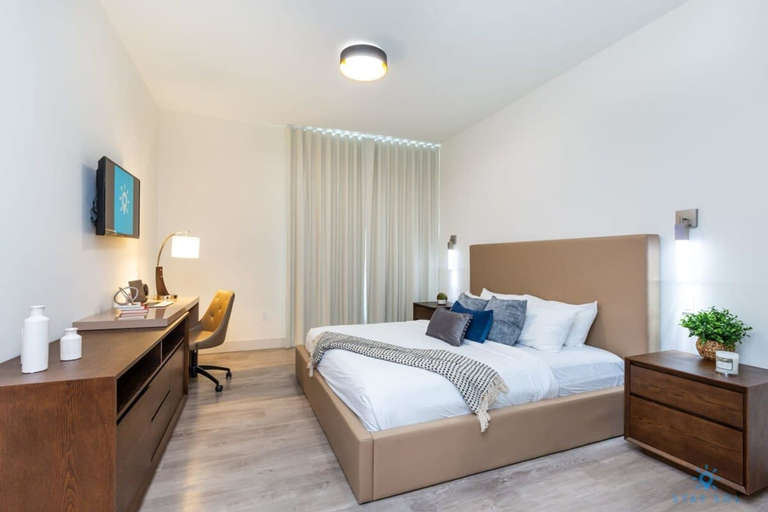 Room 4, Best Stay Hot tub Rooftop Pool Beach Broad Walk, Broward