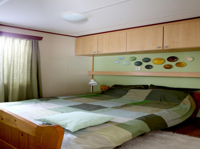 Bedroom 3, Chalet near Drunense Dunes in Van Gogh Style, Tilburg