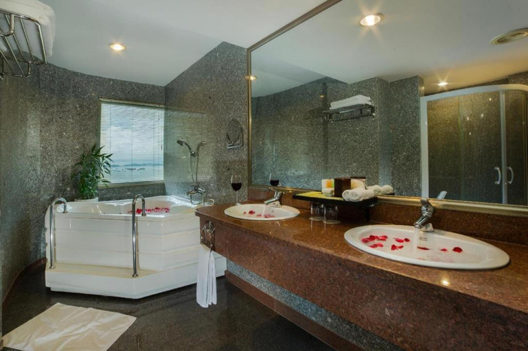 Bathroom 5, Halong Plaza Hotel, Hạ Long