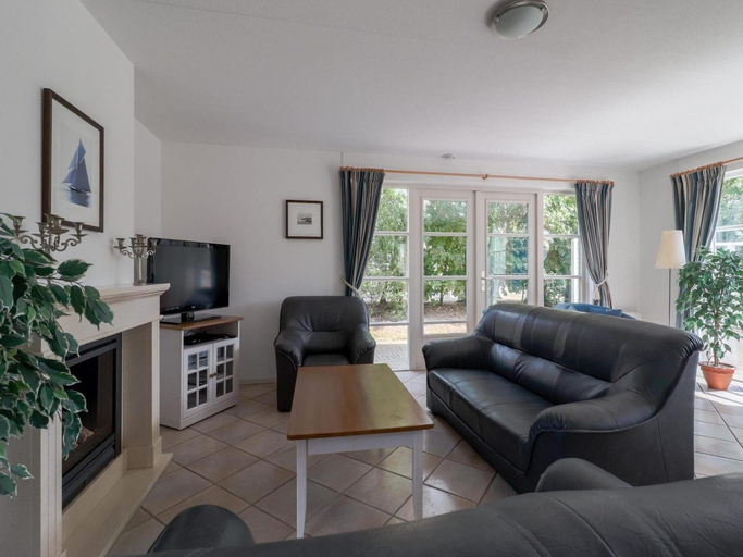 Interior view 2, Makkum Villa with Whirlpool for 6, Wûnseradiel