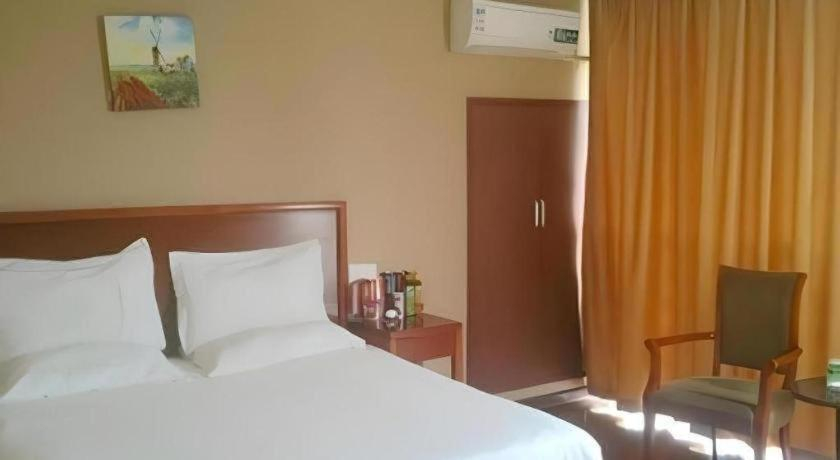 Bedroom 2, GreenTree Inn Hotel - Nantong Hongming Plaza, Nantong