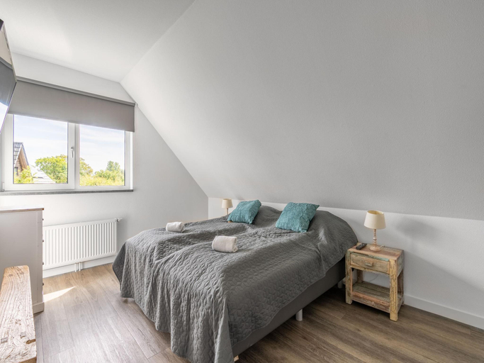 Bedroom 3, Spacious and bright 10-person holiday villa, Texel