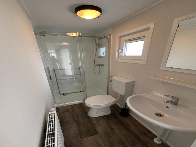 Bathroom, Chalet in Friesland with Play Area, Tytsjerksteradiel