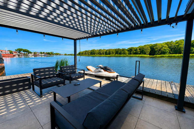 Balcony 4, Boat House for 7 with Jacuzzi, Kamień
