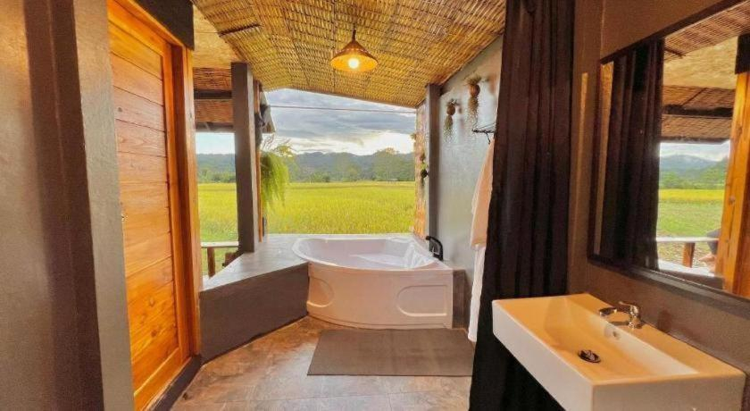 Bathroom 3, Chalong Kanya Resort, Tha Wang Pha