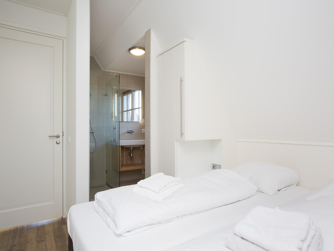 Bedroom 3, Stylish Villa by the Water, Lemsterland