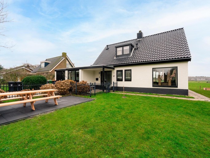 Exterior view 2, Luxury 10-person family villa, Texel