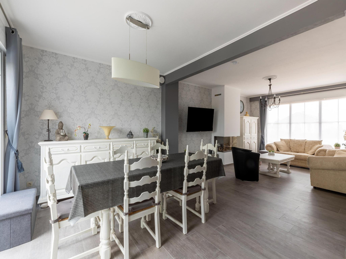 Food & Drinks 4, Modern Villa w Private Yard, West-Vlaanderen