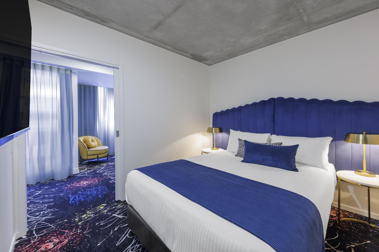 Bedroom 2, Oaks Melbourne St Kilda Road Hotel, Melbourne