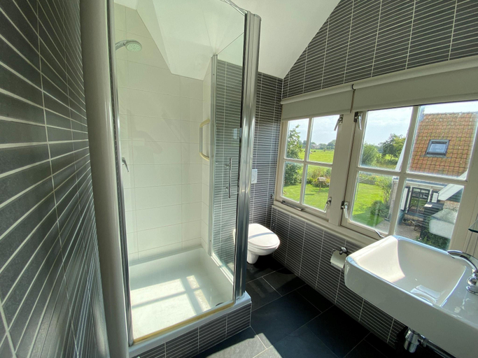 Bathroom 3, Elegant Wieringer Villa, Wieringen