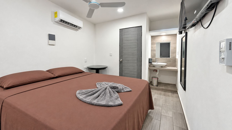 Room 2, Hotel Puerto Juarez, Isla Mujeres