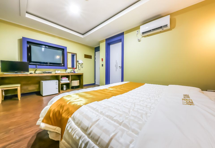 Bedroom 3, Julia Hongsung, Hongseong