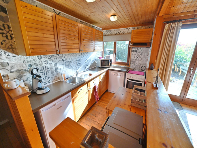 Kitchen 2, Chalet in Somme-Leuze with Stunning Garden, Namur