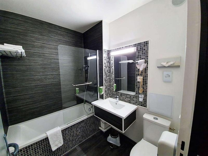 Bathroom 4, Kyriad Saint Fargeau Ponthierry - Apollonia, Seine-et-Marne