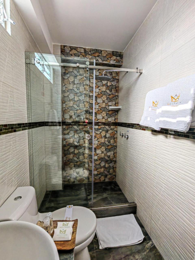 Bathroom 3, Hotel Melthon Urbans, Huamanga