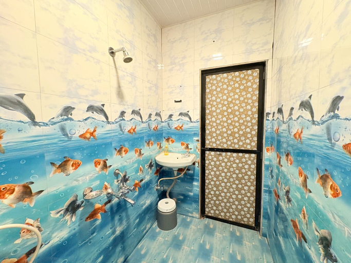 Bathroom 2, Kaushik Cottage Matheran, Raigarh